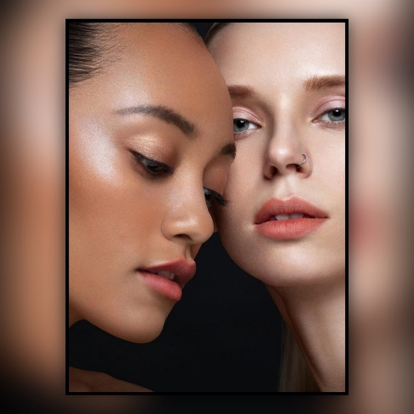 SHEGLAM ✦ Peachy 3D Pro Face Palette ✦ Smudge-Proof Vegan Long-Lasting Highlight - Picture 3 of 9